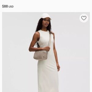 Lululemon Athletica Everywhere Crossbody 3L in Warm Ash Grey.